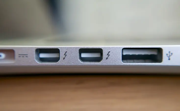Thunderbolt 3 and Thunderbolt 4